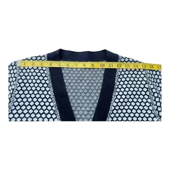 Women’s Sioni Black And White Cardigan Snap Button Closure No Size Tag Preowned - Picture 14 of 14